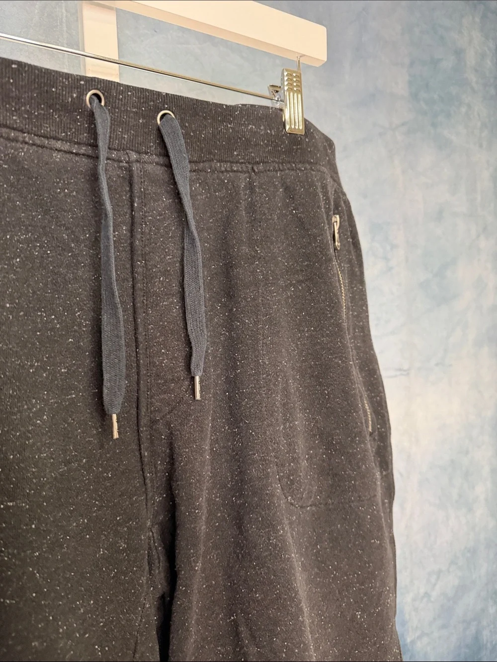 H&M Black Drawstring Athletic Shorts with Zip Pockets Size Large